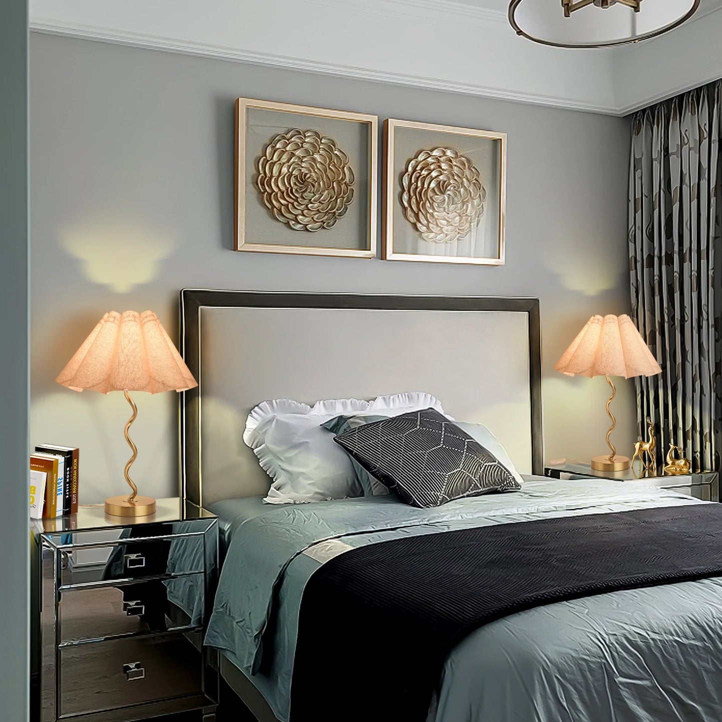 Gold Modern Table Lamp, Scalloped Pleated Desk Lamps Wavy Lamp for Bedside, Bow Table Lamps for Kitchen Counter, Nightstand Deco